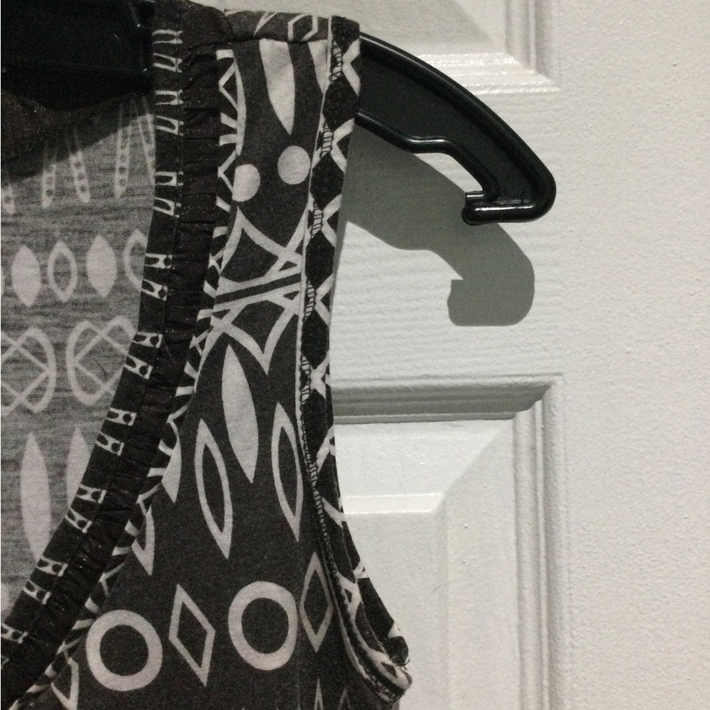 Geometric Sleeveless Top with Ruffled Hem - Picture 3 of 8